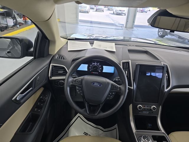 Pre-Owned 2024 Ford Edge SE - photo - 11