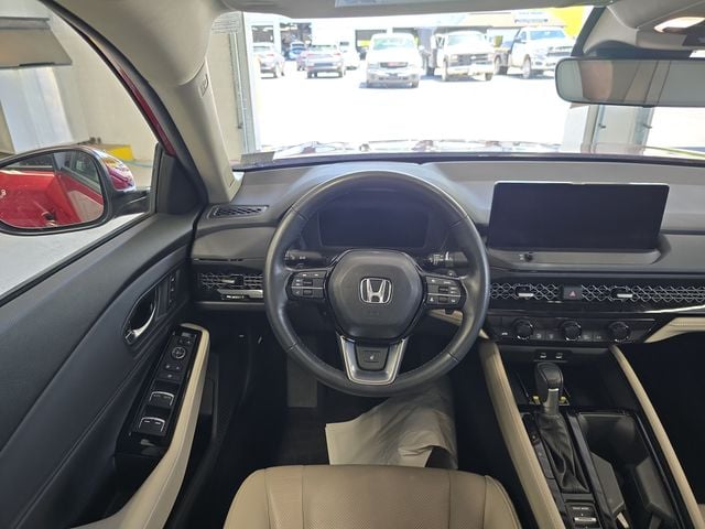 Pre-Owned 2025 Honda Accord Hybrid Touring - photo - 11
