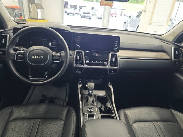Pre-Owned 2023 Kia Sorento X-Line EX - photo - 10