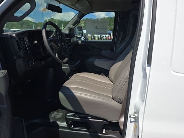 New 2026 Chevrolet Express 2500 Work Van - photo - 10
