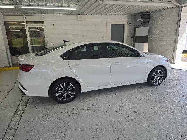 Pre-Owned 2023 Kia Forte LXS - photo - 5