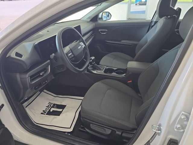 Pre-Owned 2025 Kia K4 LXS - photo - 12