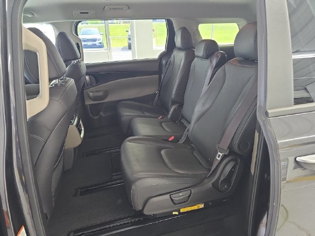 Pre-Owned 2025 Kia Carnival LXS - photo - 9