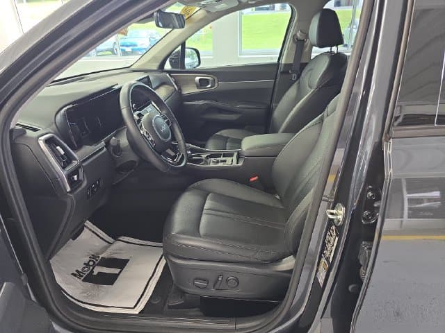 Pre-Owned 2023 Kia Sorento X-Line EX - photo - 13