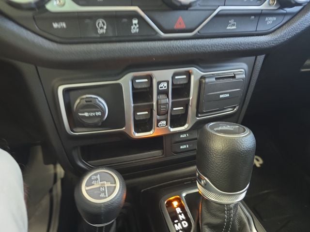 Pre-Owned 2025 Jeep Gladiator Nighthawk - photo - 21