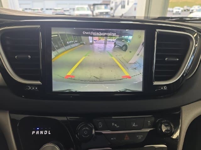 Pre-Owned 2024 Chrysler Pacifica Touring L - photo - 15