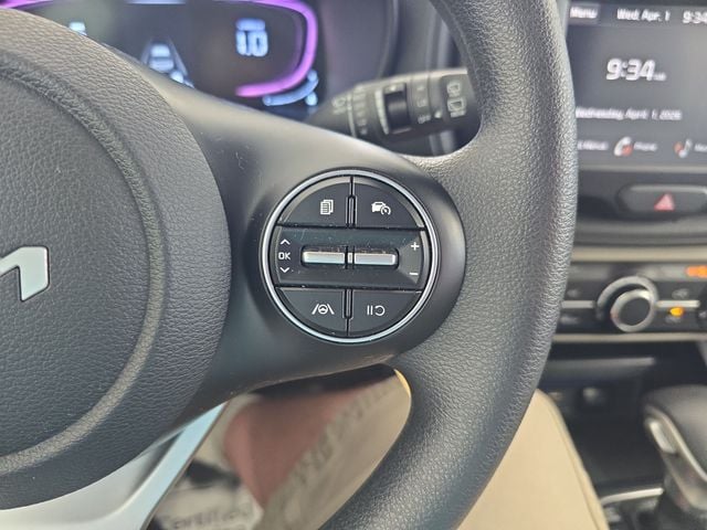 Pre-Owned 2024 Kia Soul LX - photo - 17
