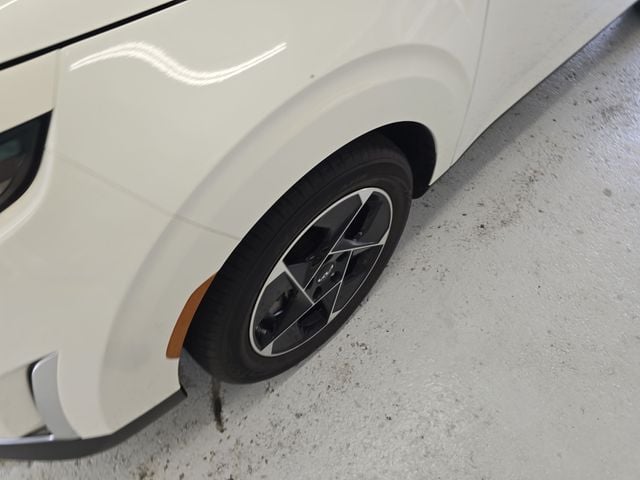 Pre-Owned 2024 Kia Soul EX - photo - 8