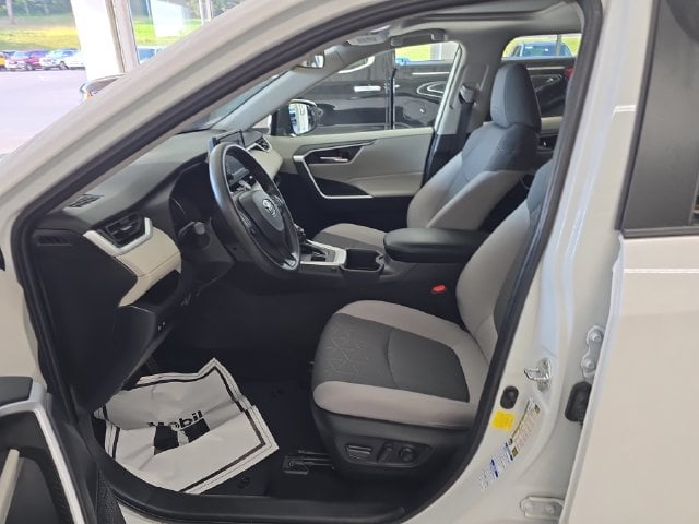 Pre-Owned 2022 Toyota RAV4 XLE - photo - 13