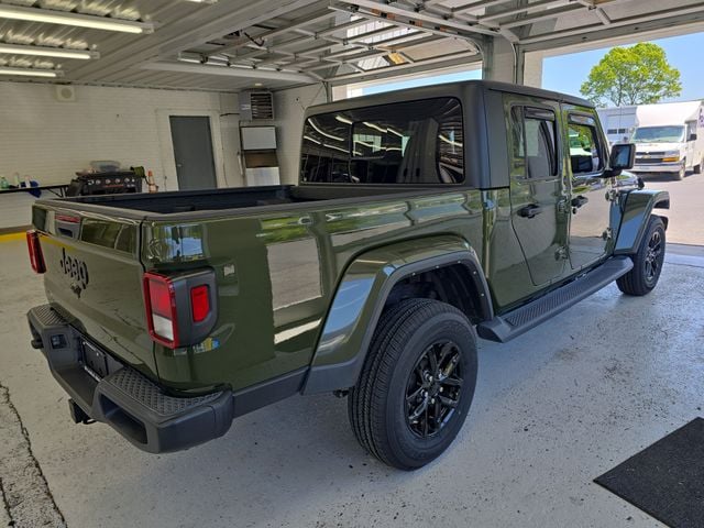 Pre-Owned 2022 Jeep Gladiator Sport - photo - 5