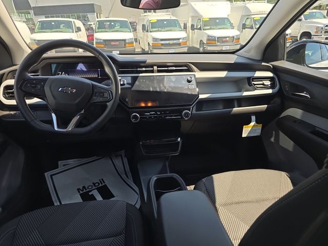 New 2027 Chevrolet Bolt EV LT - photo - 10