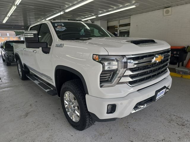 Pre-Owned 2025 Chevrolet Silverado 2500HD High Country - photo - 6