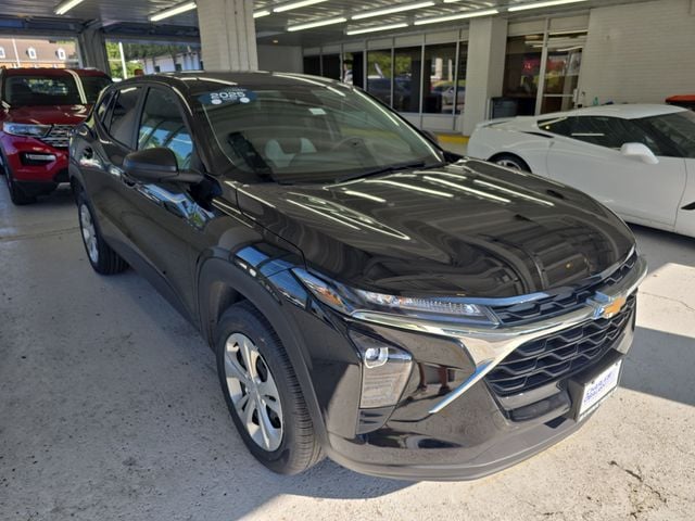 Pre-Owned 2025 Chevrolet Trax LS - photo - 6