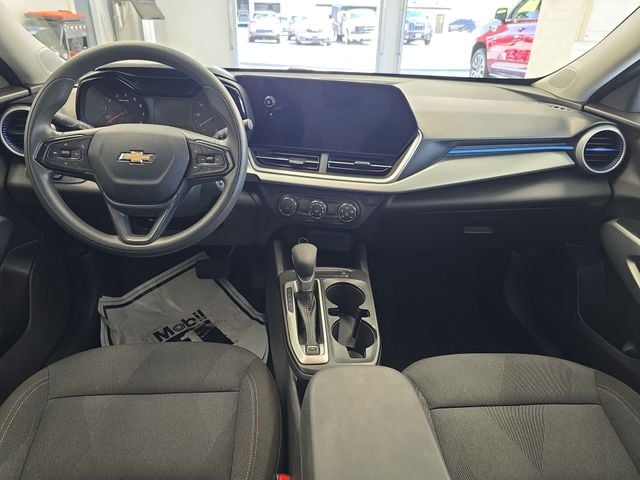 Pre-Owned 2025 Chevrolet Trax LS - photo - 10