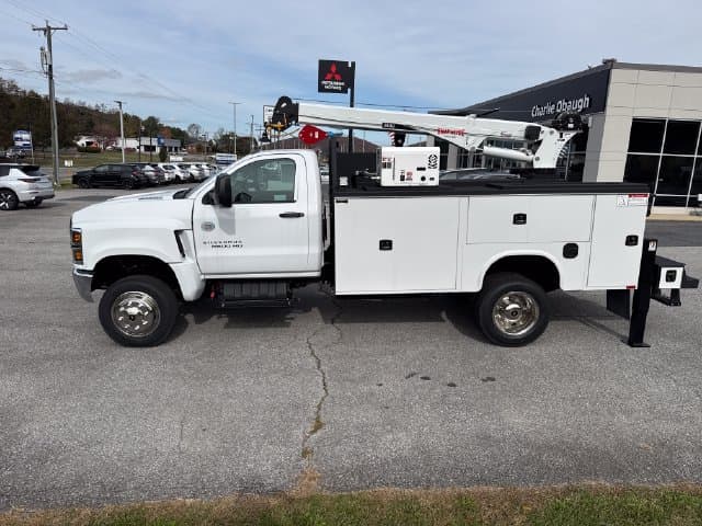 New 2024 Chevrolet Silverado 6500HD 1WT - photo - 1