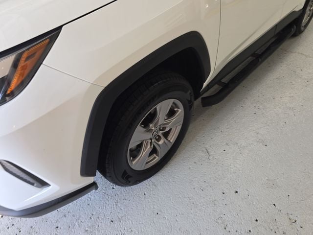Pre-Owned 2022 Toyota RAV4 XLE - photo - 8