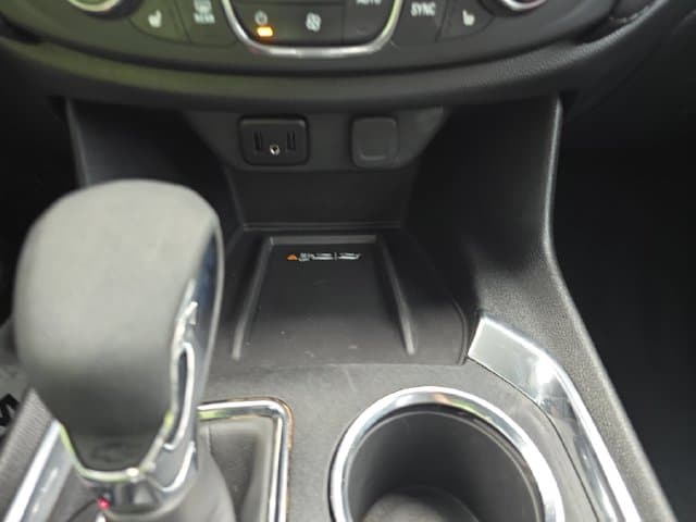 Pre-Owned 2023 Chevrolet Traverse LT - photo - 22