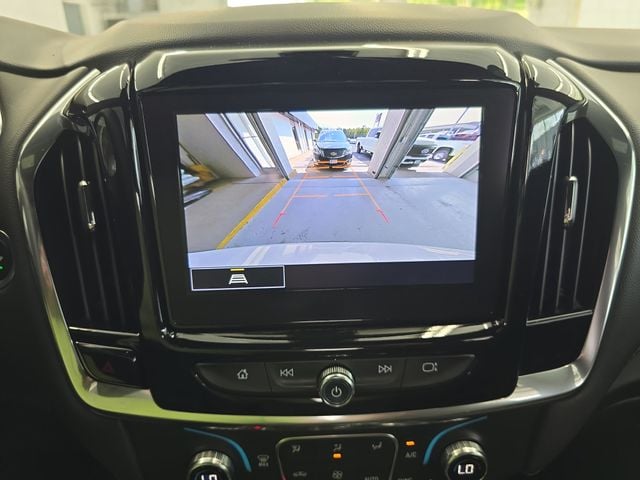 Pre-Owned 2023 Chevrolet Traverse LT - photo - 17