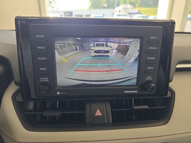 Pre-Owned 2022 Toyota RAV4 XLE - photo - 16