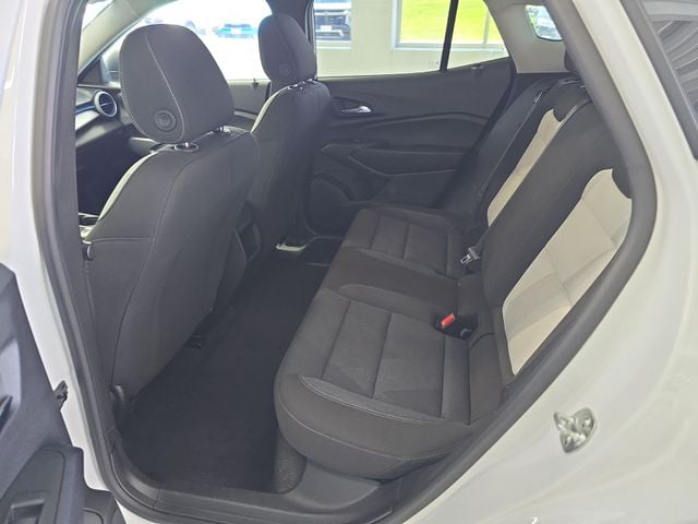 Pre-Owned 2025 Chevrolet Trax LS - photo - 9