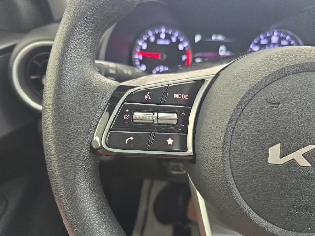 Pre-Owned 2023 Kia Forte LXS - photo - 18