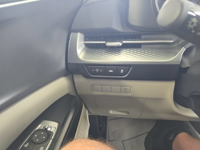 Pre-Owned 2024 Kia Carnival LX - photo - 19