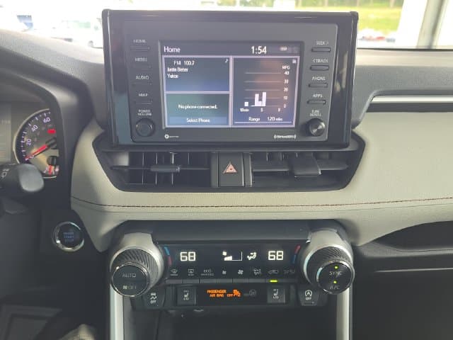 Pre-Owned 2021 Toyota RAV4 XLE - photo - 13