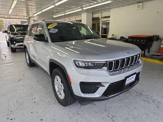 Pre-Owned 2023 Jeep Grand Cherokee Laredo - photo - 6