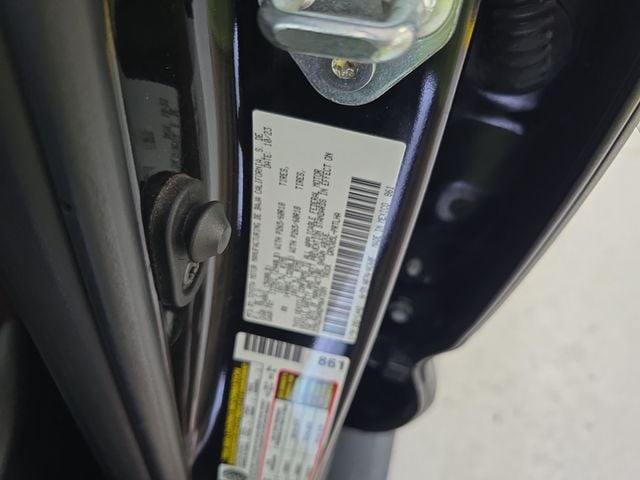 Pre-Owned 2023 Toyota Tacoma Limited - photo - 14