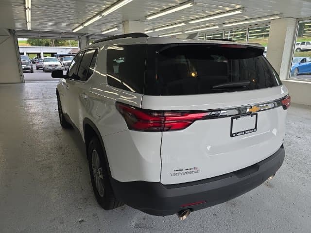 Pre-Owned 2023 Chevrolet Traverse LT - photo - 2