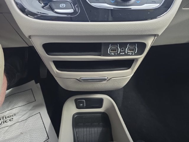Pre-Owned 2024 Chrysler Pacifica Touring L - photo - 20