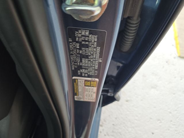 Pre-Owned 2025 Kia Niro EX - photo - 13
