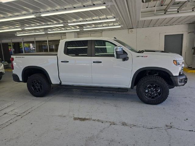 Pre-Owned 2024 Chevrolet Silverado 1500 ZR2 - photo - 5