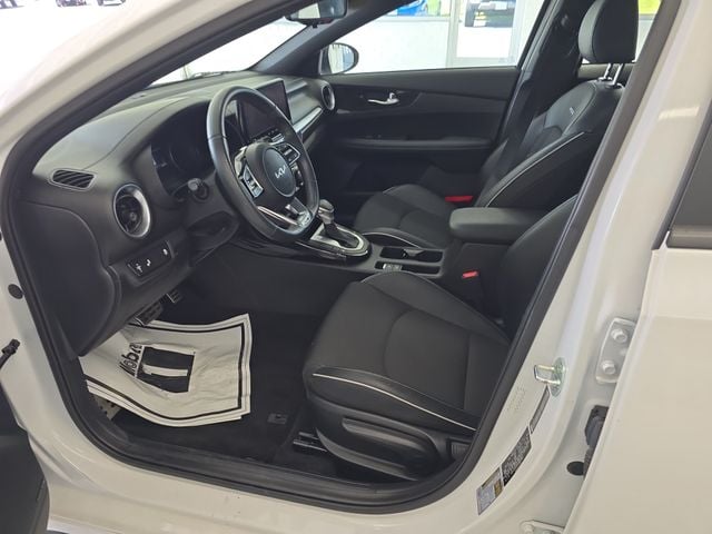Pre-Owned 2024 Kia Forte GT-Line - photo - 13