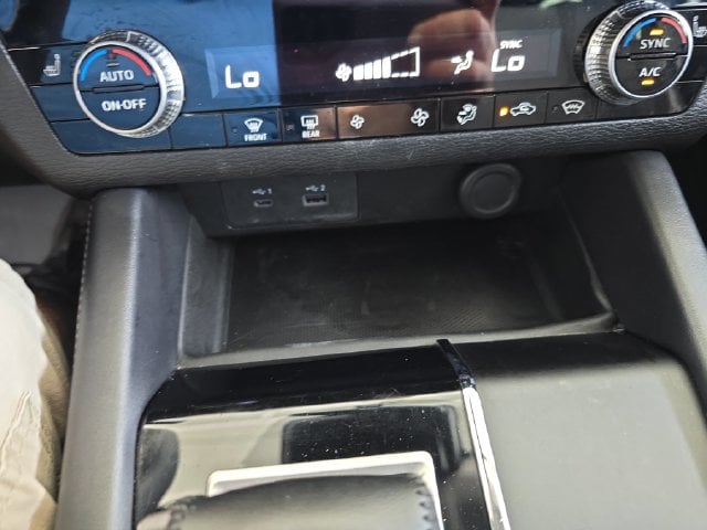 Pre-Owned 2023 Mitsubishi Outlander SE - photo - 21