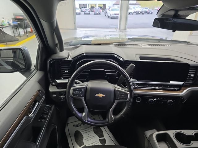 Pre-Owned 2022 Chevrolet Silverado 1500 LT - photo - 11