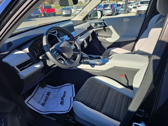 Pre-Owned 2025 Mitsubishi Outlander SE - photo - 12