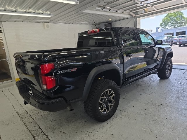 Pre-Owned 2024 Chevrolet Colorado ZR2 - photo - 5