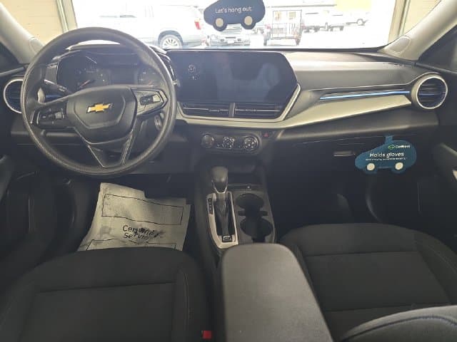 Pre-Owned 2024 Chevrolet Trax LS - photo - 10