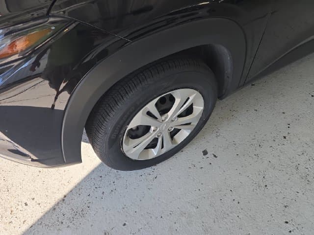 Pre-Owned 2025 Chevrolet Trax LS - photo - 8