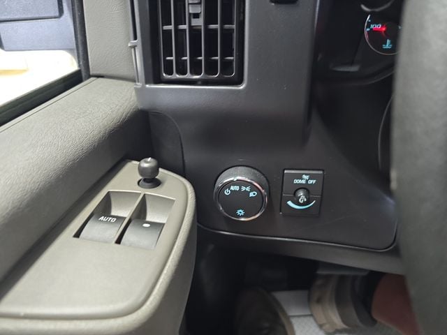 Pre-Owned 2025 GMC Savana 3500 LT - photo - 21
