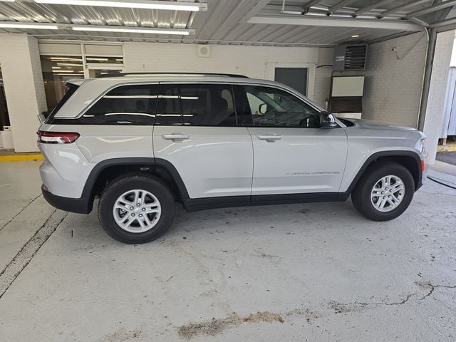 Pre-Owned 2023 Jeep Grand Cherokee Laredo - photo - 5