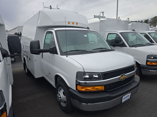New 2025 Chevrolet Express 3500 Work Van - photo - 6