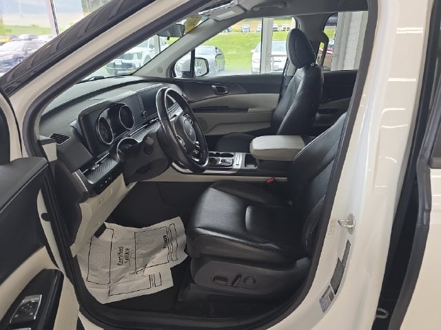 Pre-Owned 2024 Kia Carnival LX - photo - 12