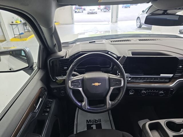 Pre-Owned 2024 Chevrolet Silverado 1500 LT - photo - 11