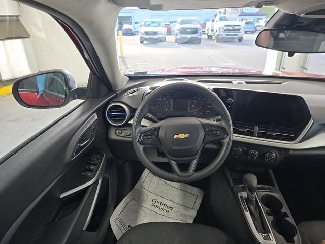 Pre-Owned 2025 Chevrolet Trax LS - photo - 11