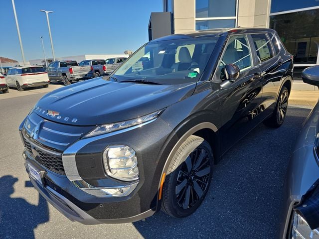 Pre-Owned 2025 Mitsubishi Outlander SE - photo - 1