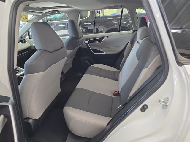 Pre-Owned 2022 Toyota RAV4 XLE - photo - 9