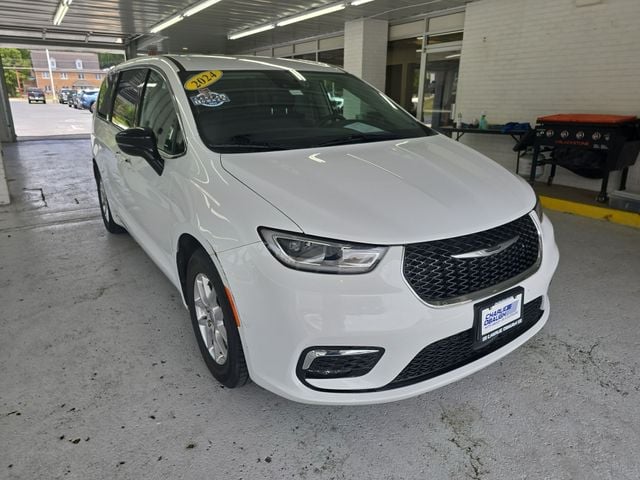 Pre-Owned 2024 Chrysler Pacifica Touring L - photo - 6