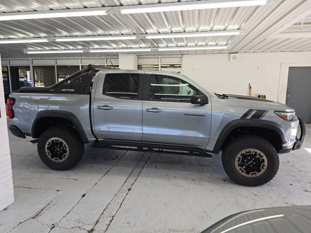 Pre-Owned 2023 Chevrolet Colorado ZR2 - photo - 5
